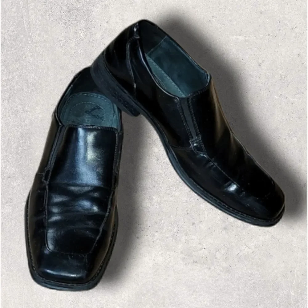 APT 9 BLACK LOAFERS, SIZE 8.5